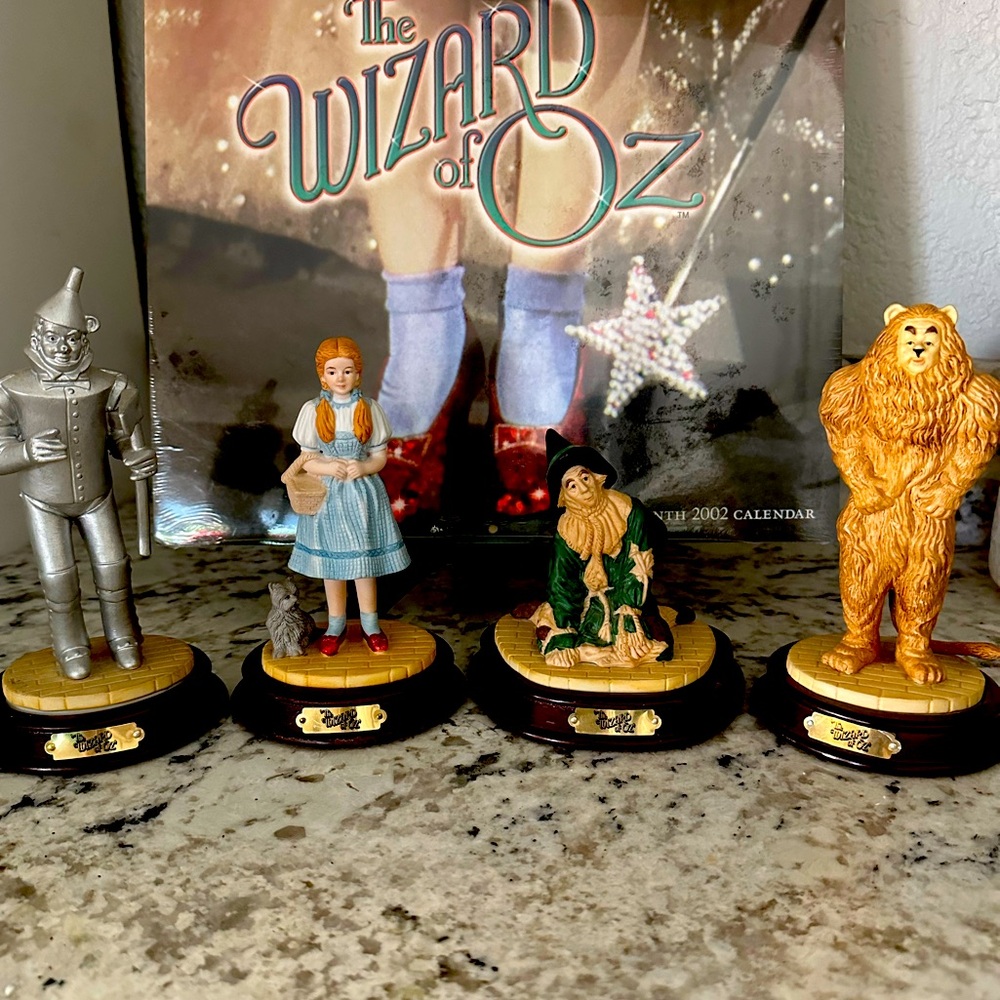 Tin Man, Scarecrow, Cowardly Lion and Dorothy Ceramic Figurines w/Wooden Bases
